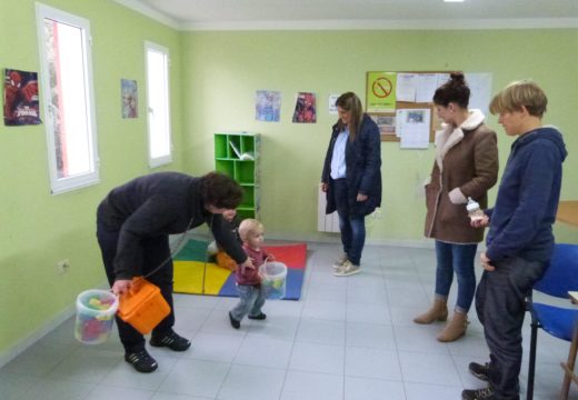 O Concello de Lousame pon en marcha “Educando en familia”, un programa gratuíto de formación sobre a primeira infancia